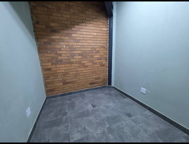 1,220M² WAREHOUSE TO LET IN ORMONDE